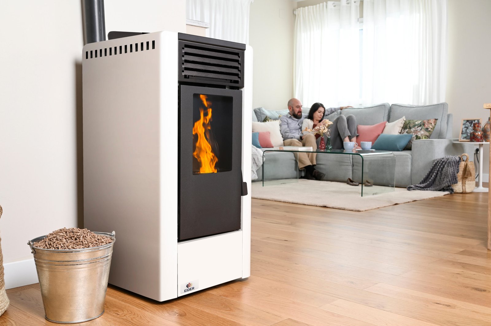 Estufa de pellets Eider Biomasa Aurum 10 kW blanca con WiFi